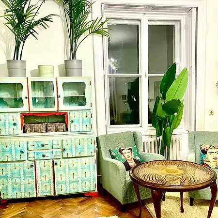 Apartment Boutique Design Studio At The City Center *