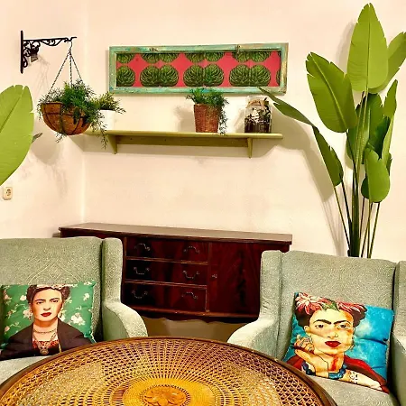 Boutique Design Studio At The City Center Apartament
