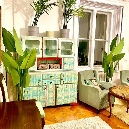 Boutique Design Studio At The City Center Apartament *